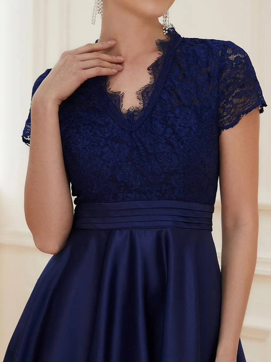 Élégante robe de soirée mi-longue à manches courtes et à fleurs brodées à col en V