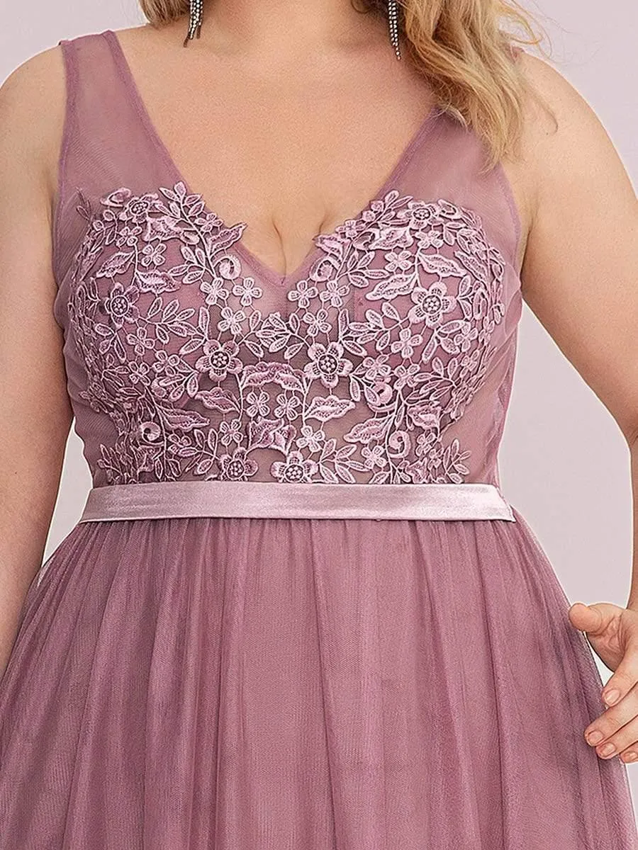 Robe de demoiselle d'honneur avec appliques en dentelle florale et col en V pour femmes de grande taille(Vente finale)